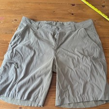 Columbia Men's Tan Cargo Shorts