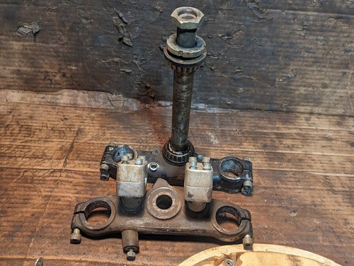 1980 HUSQVARNA 250CR 250 CR TRIPLE TREE FRONT NUMBER PLATE FENDER MOUNT BOLTS - Picture 6 of 10