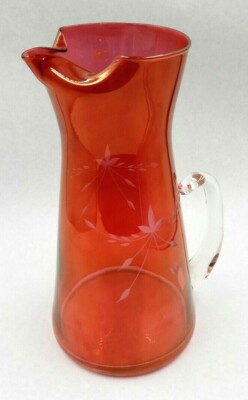 VINTAGE CRANBERRY COLOR CUT WAVED LIP CLEAR HANDLE ETCHED GLASS 10.6'' PITCHER