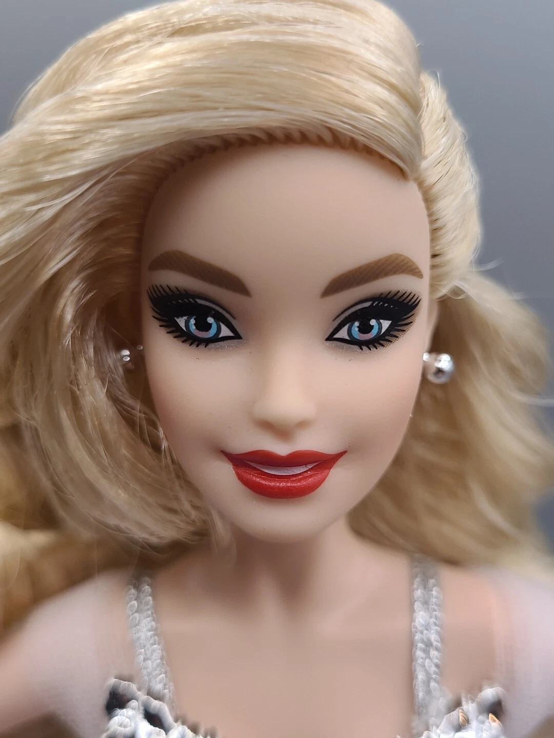 Barbie blonde vacances 2021 modèle muse corps Millie visage neuf retiré de sa boîte - Photo 9/13