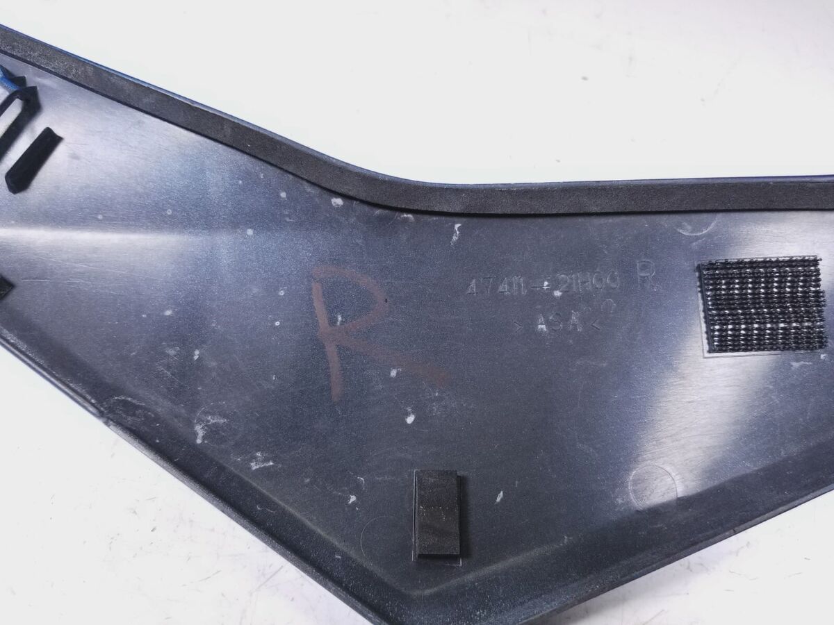 07 08 Suzuki GSXR 1000 Right Side Tank Frame Cover 47411 07 08 Suzuki GSXR 1000 Right Side Tank Frame Cover 47411