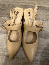 Women's Slingback Pumps with Closed Pointed Toes and Kitten Heels, Sz 10 Tan