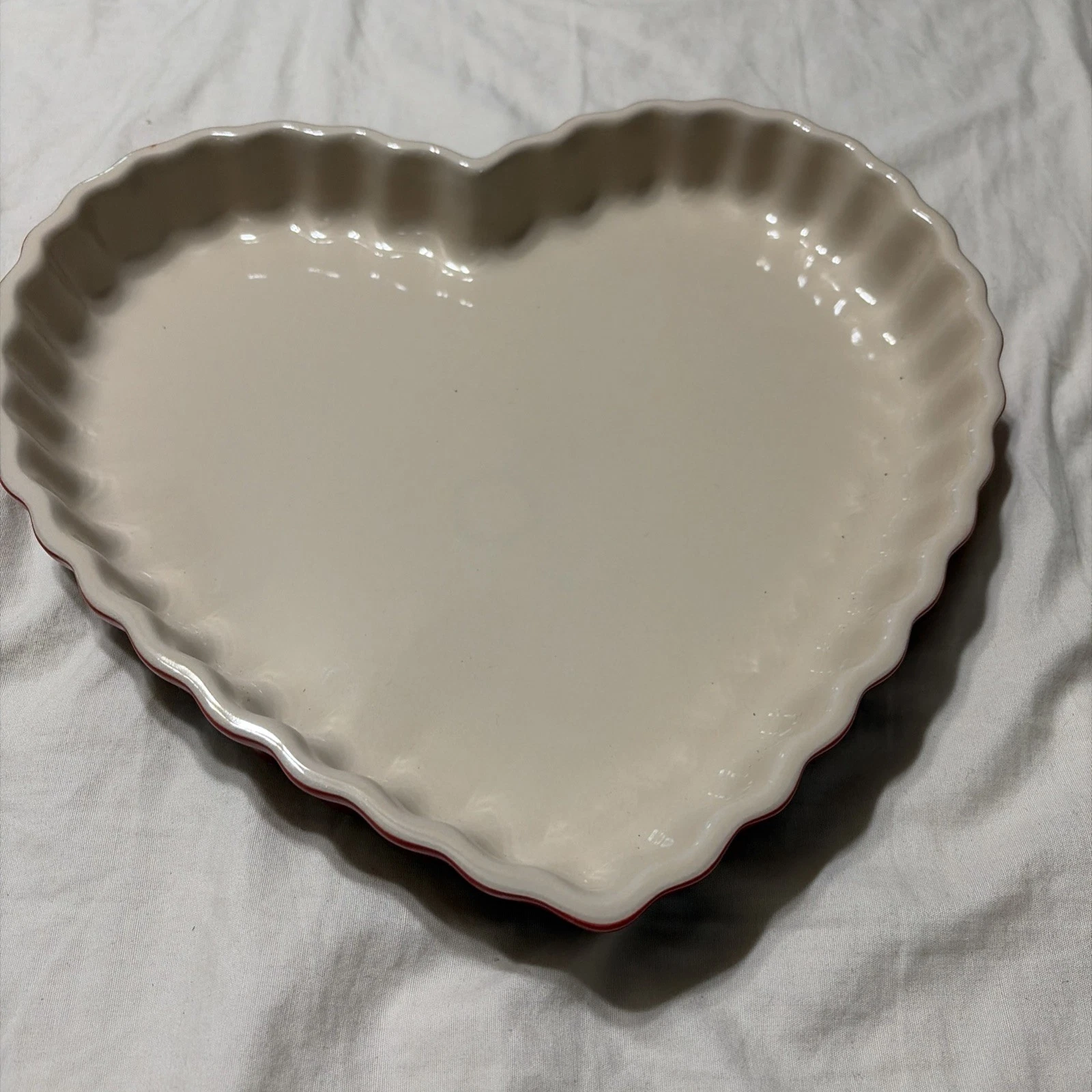 Le Creuset Stoneware Fluted Heart Tart Pie Baking Dish Cherry Red 11.5"
