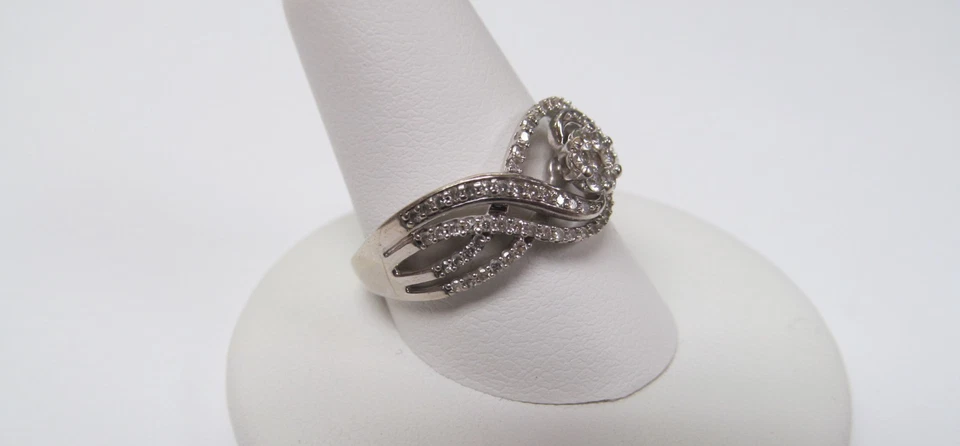 10 Kt. Anillo con racimo de diamantes de oro blanco talla 8,5 (4,11 g) Foto 3 de 4