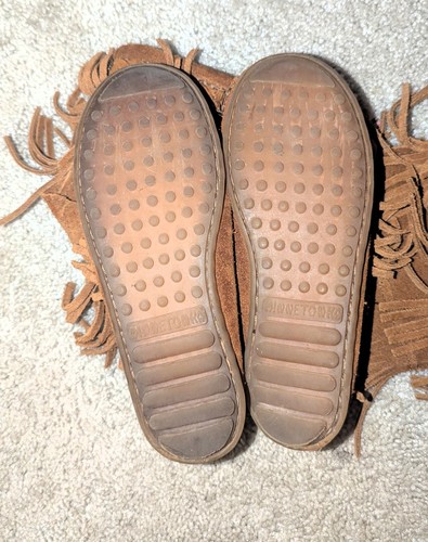 Fringe With Benefits! Minnetonka Girls’ Leather Moccasin –Size 2, 3-Layer Fringe - Picture 11 of 14