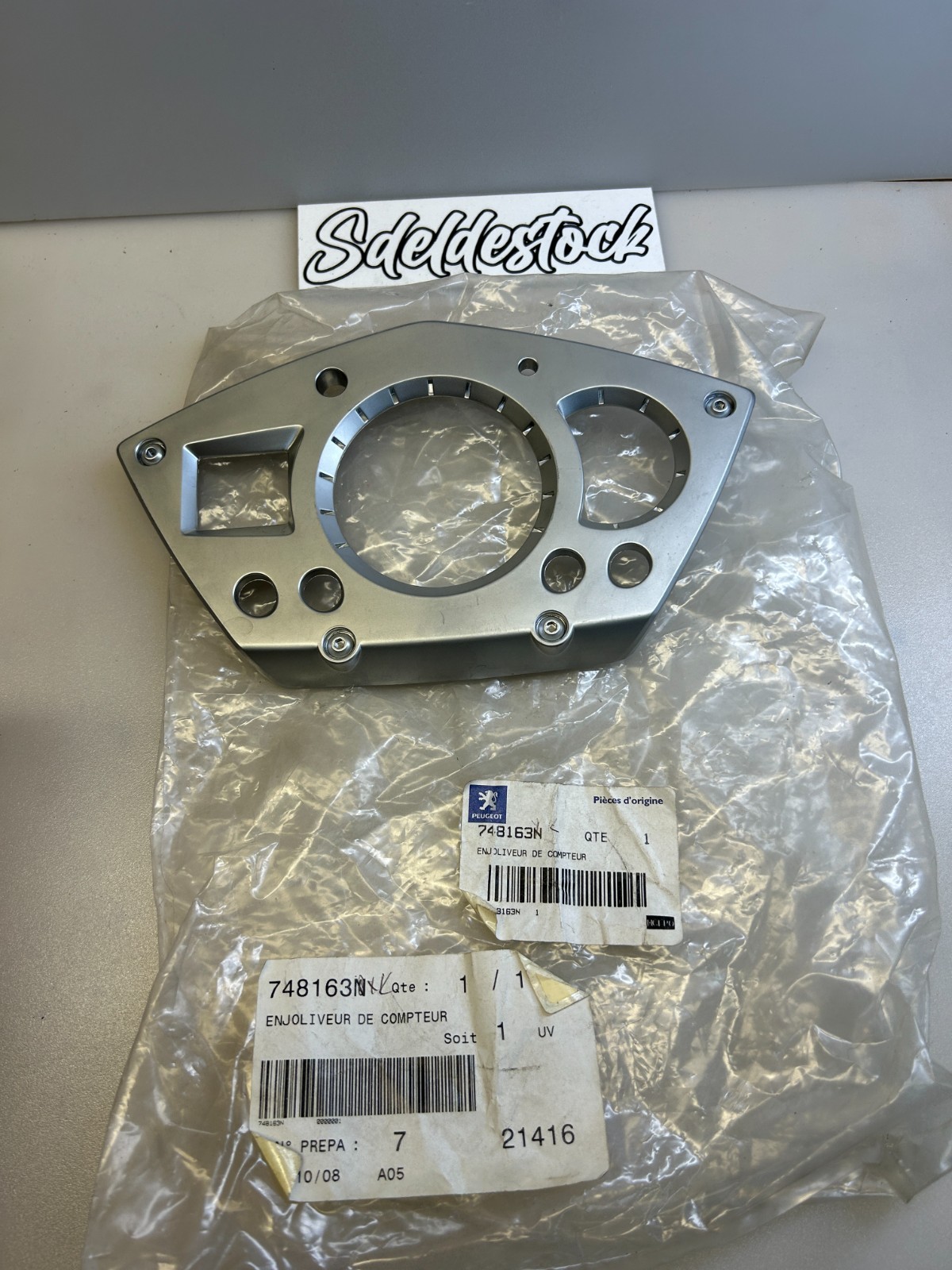 Entourage compteur Peugeot Jet Force 50 R 2012 finition origine 748163N