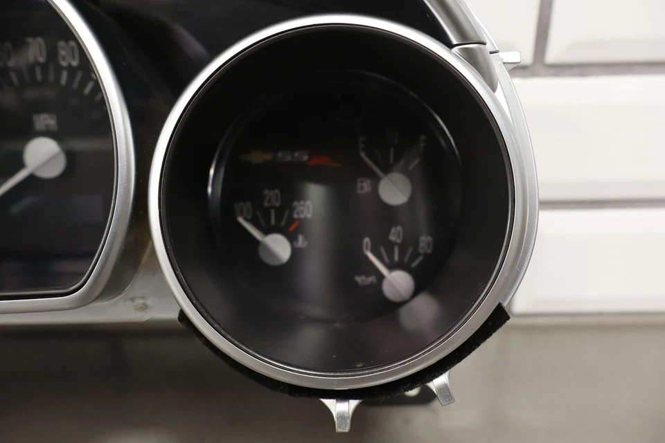 Cuadro de instrumentos velocímetro Chevy SSR 2003-2004 140 mph fabricante de equipos originales con borde satinado Foto 3 de 4