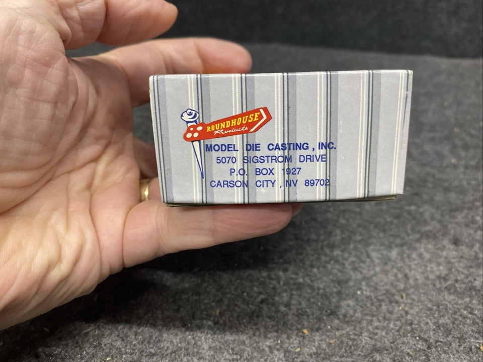 Roundhouse Products 7852 50’ Bathtub Gondola CHESSIE C&O In Box (RH103125-05) - Image 4 of 4