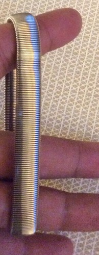 Stretch Rubber Silver Color Bracelet In Excellent Condition. - Picture 3 of 9