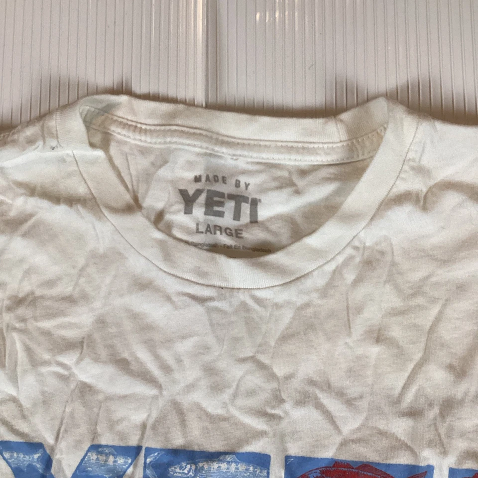 Camiseta Yeti Masculina Tamanho G Grande Manga Curta Decote Redondo Pulôver Branco Mancha - Imagem 2 de 4