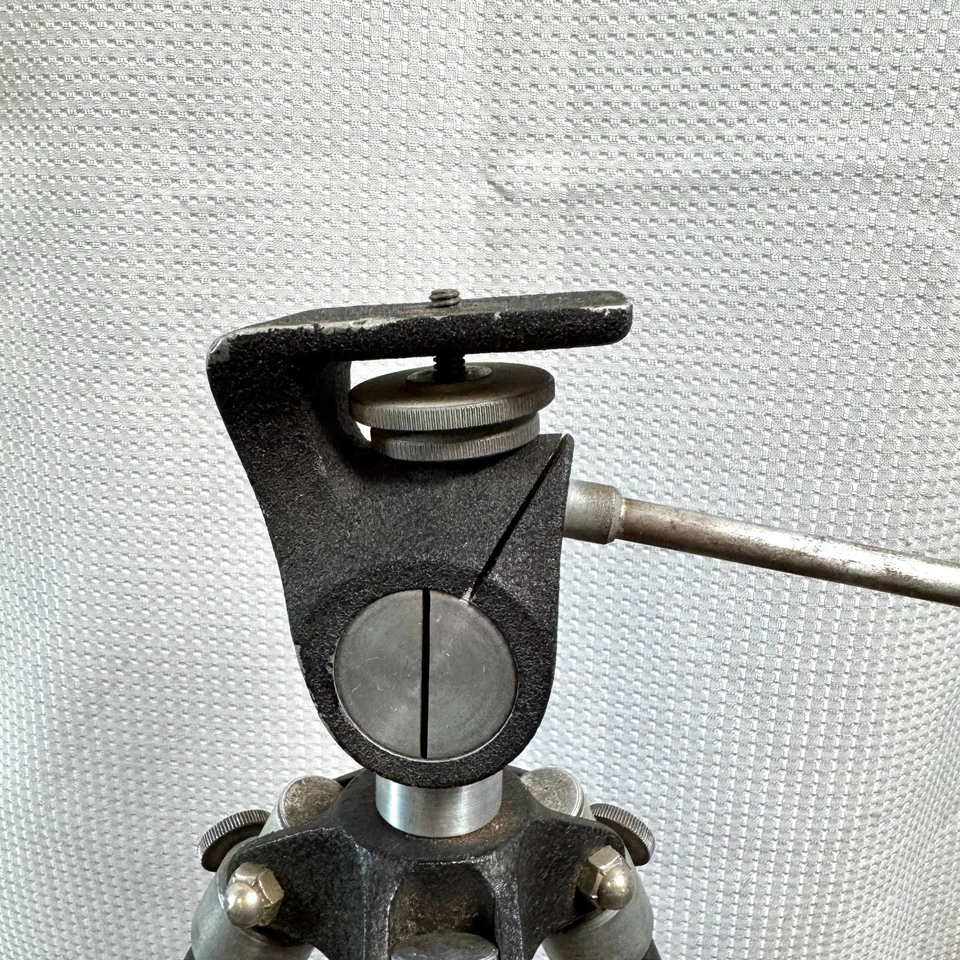 Trípode de cámara de aluminio Graflex modelo 8092 Graphic Jr. de colección Nueva York usado en excelente estado Foto 3 de 4