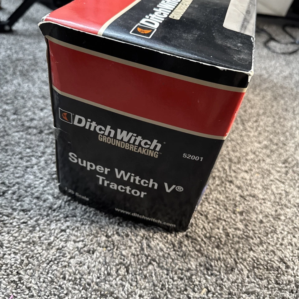 Ditch Witch Model Die Cast Super Witch V Tractor Norscot 2006  1:25 New - Image 2 of 4