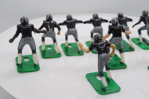 Tudor Games Electric Football - Oakland Raiders (Dark) - Picture 7 of 11