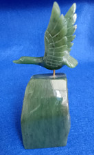 Rare New Zealand carved spinach green nephrite figurine Goose Sat on a Rock