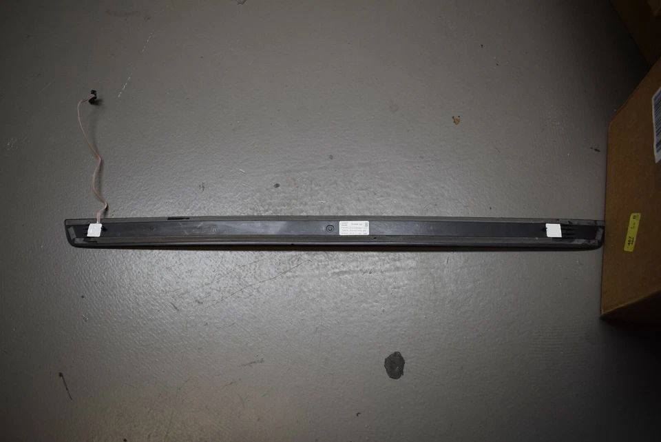 AUDI S5 2018-2019 placa de desgaste lateral derecho OEM de fábrica Foto 4 de 4