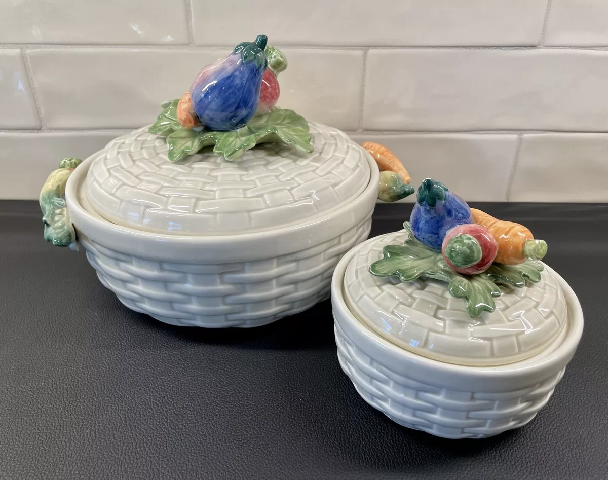 Vegetable serving top dishes with lids