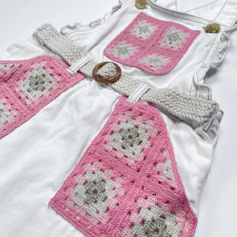 Vestido de mezclilla blanco para niñas con bolsillos cuadrados de ganchillo de abuela rosa talla 4 Foto 4 de 4