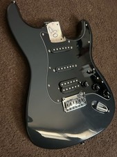 Corpo chitarra Fender Squier Affinity Stratocaster caricato come nuovo con barra/borsa gig