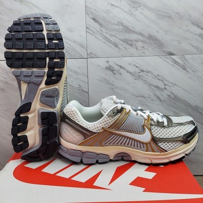 Nike Zoom Vomero 5 White Platinum Tint Metallic Gold HJ7247-099 Men SZ 9.5 Shoes