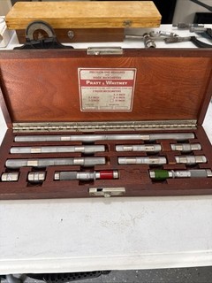 vintage Pratt & Whitney Precision End Measure set