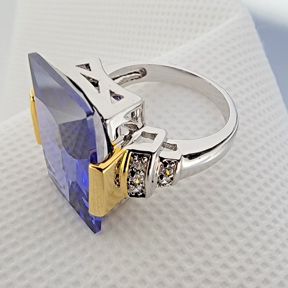 Anillo de tanzanita talla esmeralda 7 con detalles de oro y diamantes simulados acero inoxidable Foto 3 de 4