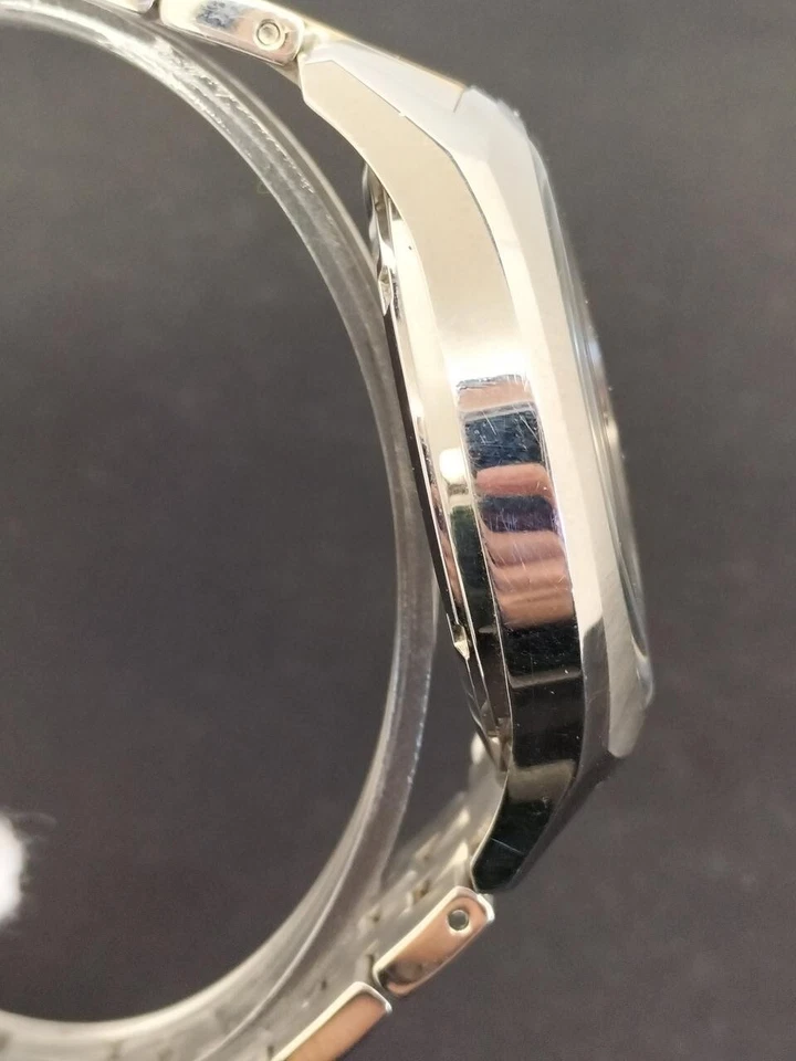 Reloj BULOVA Accutron Cuarzo Hombre Esfera Plateada Redondo 98B220 Usado De Japón Foto 4 de 4