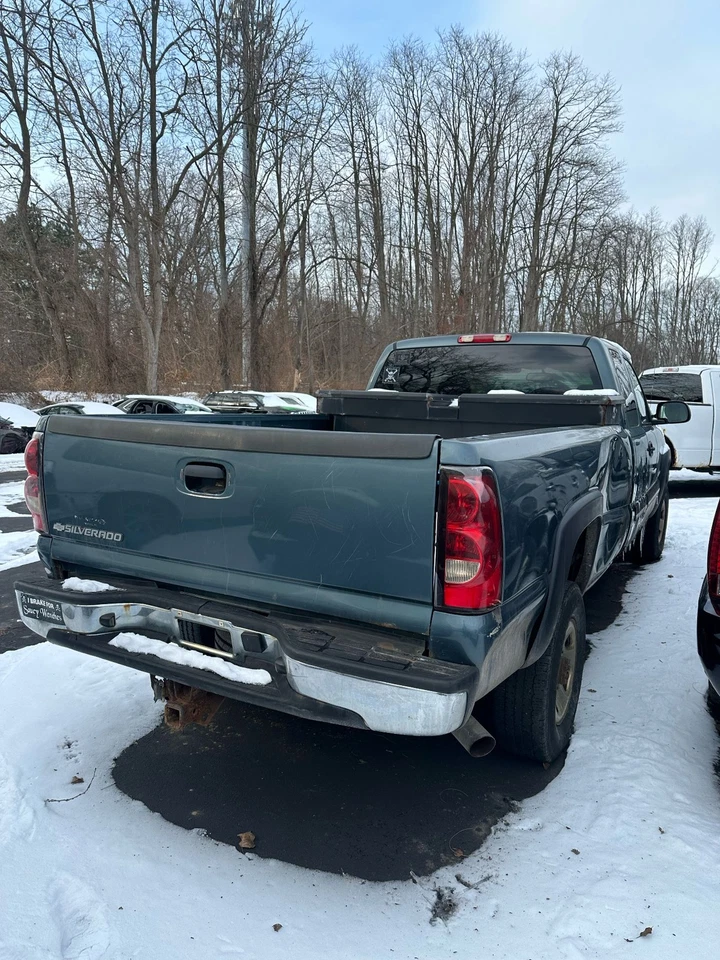 Used Rear Axle Assembly Rear fits: 2006 Chevrolet Silverado 2500 pickup full-flo - Image 4 of 4