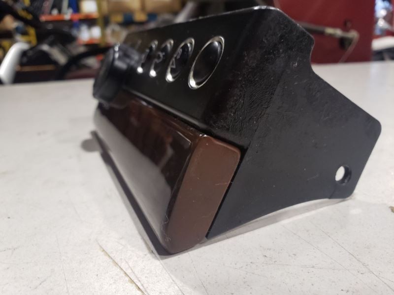 2007 Maserati Quattroporte Switch Panel Headlight, Trunk, Fuel Door Control OEM