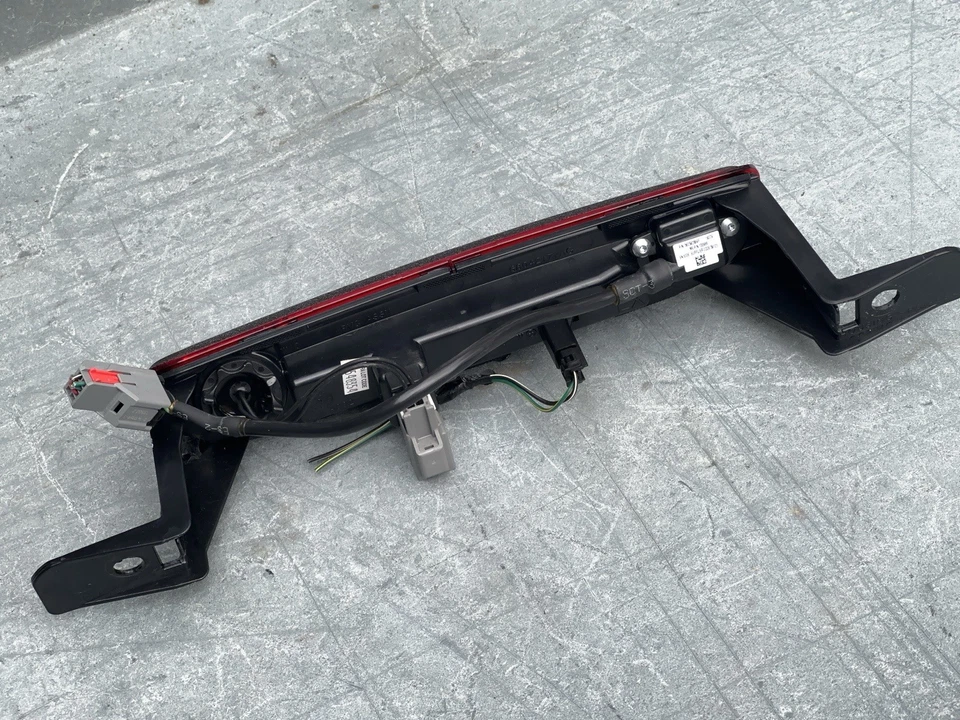 15-23 CHRYSLER 300 THIRD 3RD BRAKE LIGHT TRUNK RELEASE BUTTON BACKUP CAMERA OEM - Image 2 of 3