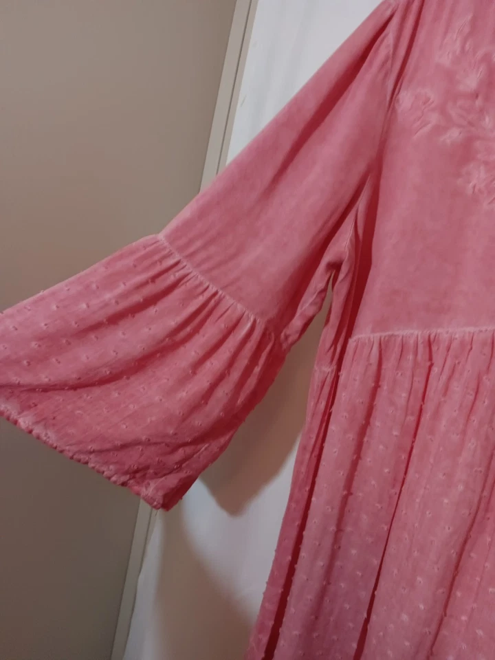 Blusa babydoll bordada rosa para mujer talla grande, manga acampanada Foto 4 de 4