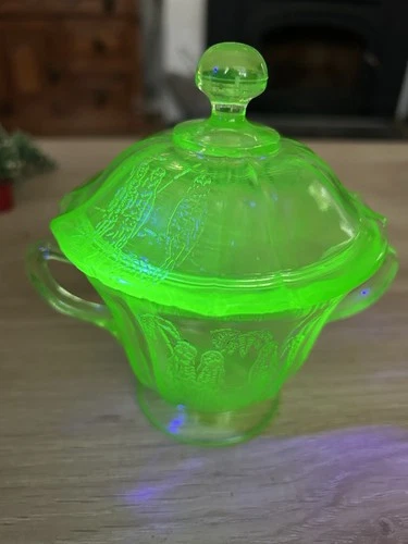 Vintage Green Uranium Federal Depression Glass Parrot Sylvan Footed Sugar