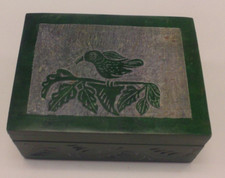 GRREN STONE JEWELRY TRINKET GIFT BOX CRAVED BIRD WITH ATTACHED LID 4X3X2 NEW