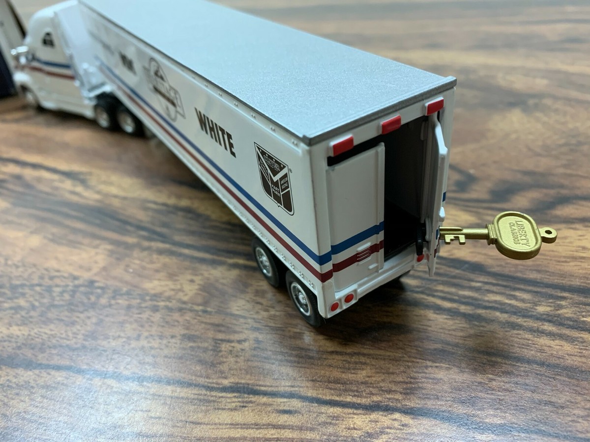 1:64 Semi Truck Ford Aeromax Louisville Show Edition 1999 Diecast