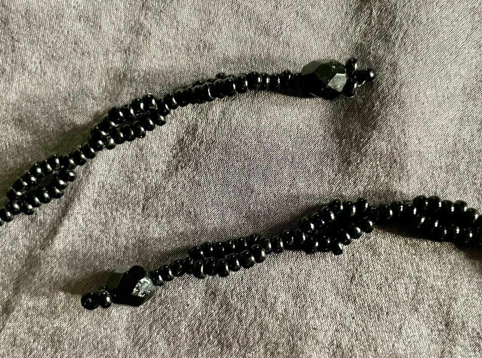Collar Gargantilla Hecho a Mano Artesanal Vintage Estilo Gótico Cuentas Negras ÚNICO EN SU CLASE Foto 3 de 3