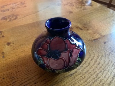 Walter Moorcroft, Anemone, Vintage Squat Vase, Kobaltblau, Form 32/3