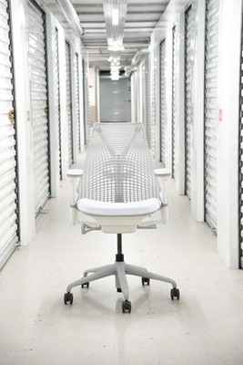 Herman Miller Sayl Bürostuhl | hellgrau | Lendenwirbel | 4D verstellbare Arme | beladen|