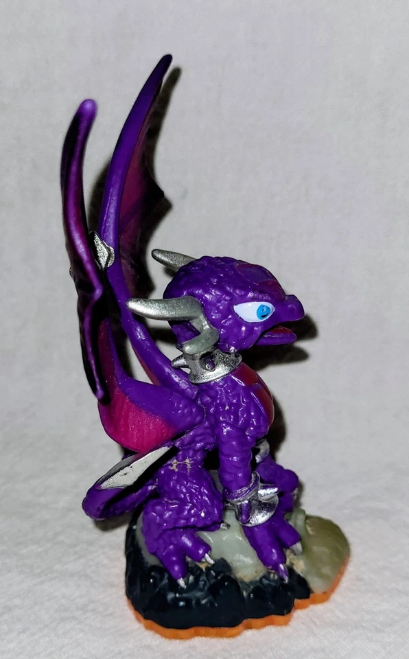 Figura Skylanders Dragón Púrpura Cynder 2012 Activision Giants 3 1/4" Foto 4 de 4