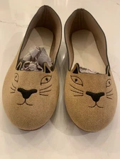 Slip On Cat Flats Women’s Size 8.5  Beige Embroidered Loafers Flexible  NEW
