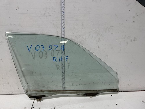 Toyota Corolla Right Front Door Glass AE112 10/1998-11/2001 - Picture 1 of 7