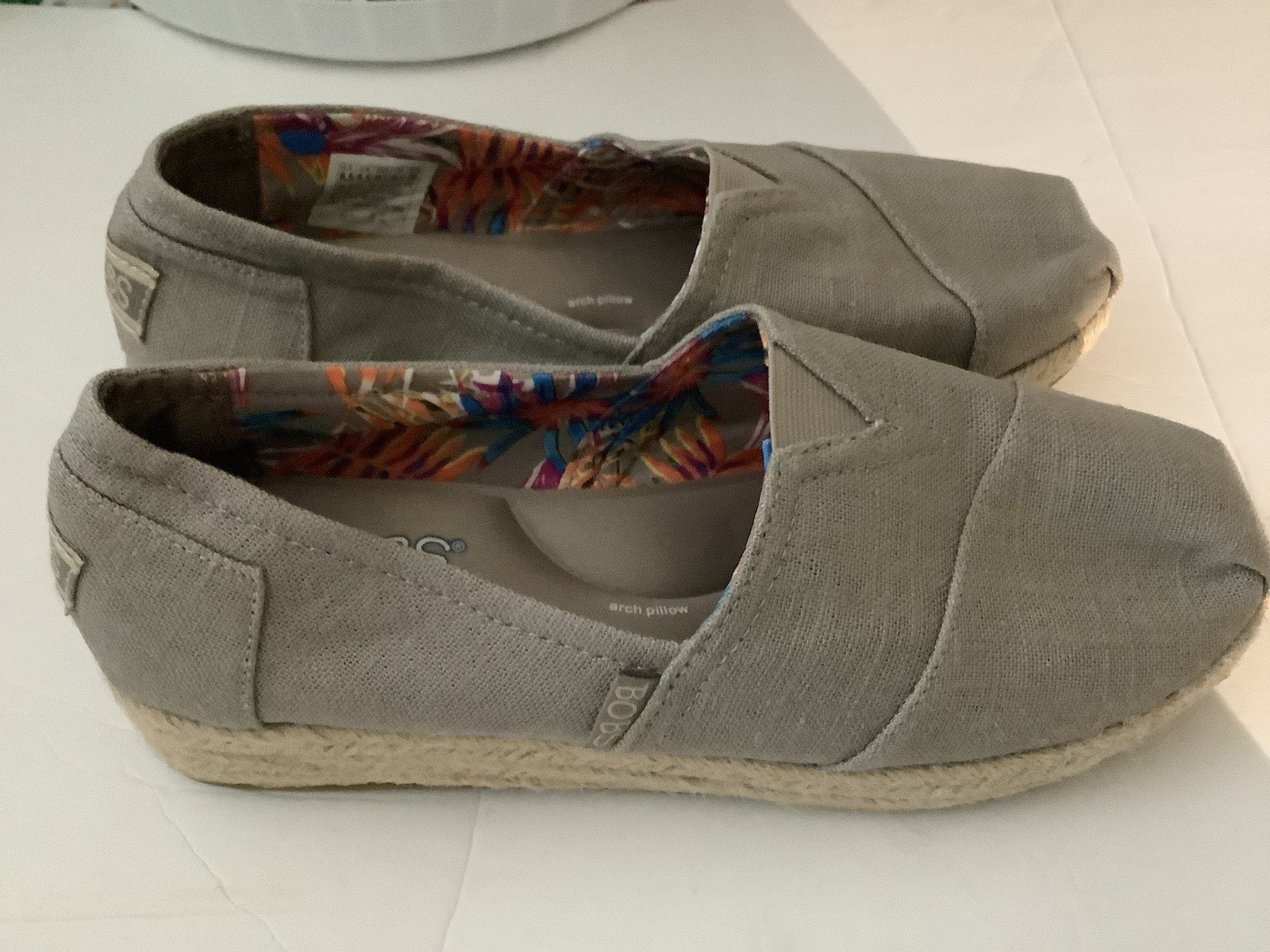 BOBS Breeze from Skechers Women's Taupe Flats 8.5 Memory Foam Style 34101 New