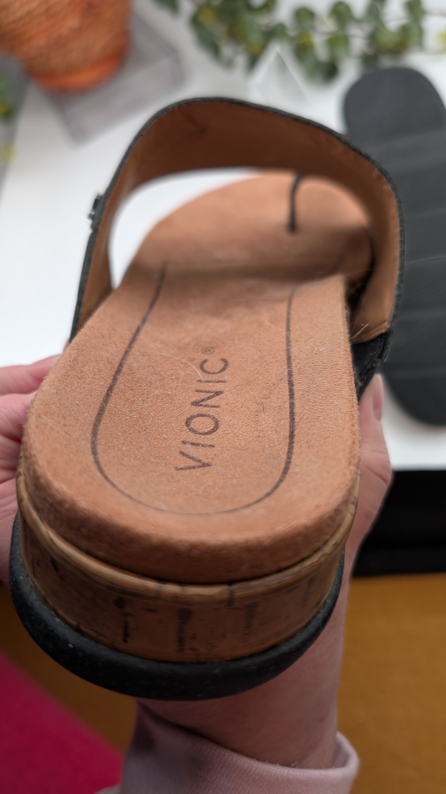 Vionic Cindy Black Leather Toe-Loop Slide Sandals… - image 10