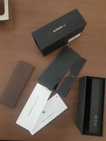 CAJA HUAWEI P8 CON ACCESORIOS 