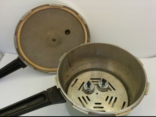 VINTAGE NATIONAL PRESTO A409A PRESSURE COOKER, 4 QUART, AVOCADO GREEN - Picture 6 of 7