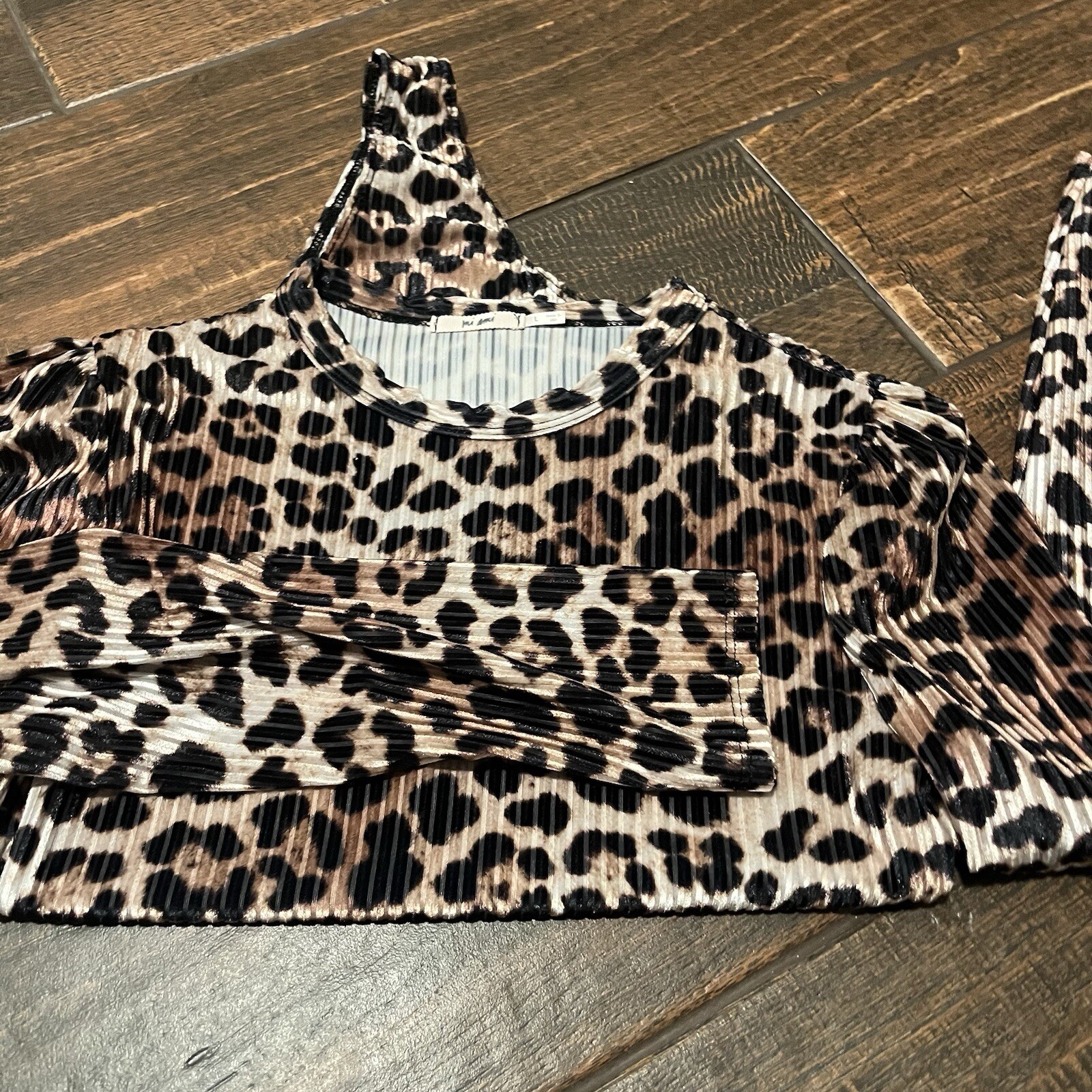Francesca’s Leopard  Bodysuit, Top, Basic And Lon… - image 9