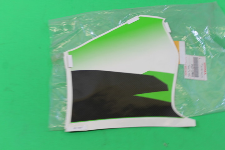NOS KAWASAKI 1988 ZX600 ZX6R LEFT FRONT LOWER COWLING EMBLEM 56062