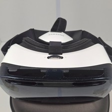 Samsung Gear VR Powered by Oculus Virtual Reality Headset SM  R320   With Case