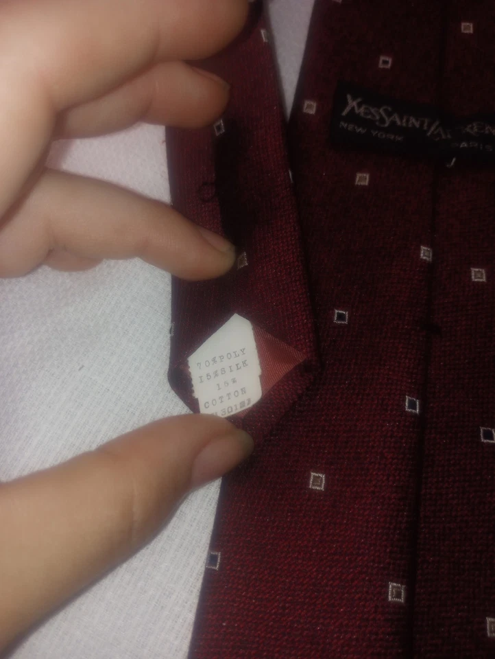 Corbata de cuello roja Yves Saint Laurent New York Paris tela mezcla de polietileno 3 1/4 Foto 3 de 4