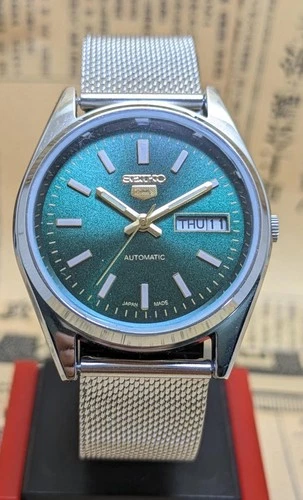 Rare vintage Seiko 5 automatic day date movement number 6309A japan made men's w