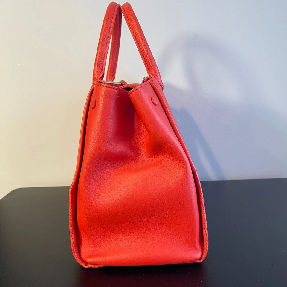 Bolso de hombro MCM 2 vías de cuero rojo con asa superior - Usado Foto 4 de 4