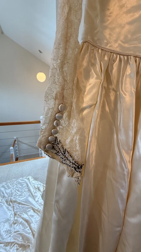 1949 wedding dress and veil - Image 3 of 4